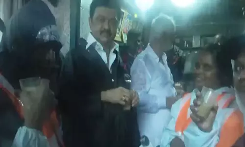 Tamil CM और डिप्टी सीएम स्टालिन ने चेन्नई में बारिश की स्थिति का जायजा लिया Tamil CM और डिप्टी सीएम स्टालिन ने चेन्नई में बारिश की स्थिति का जायजा लिया