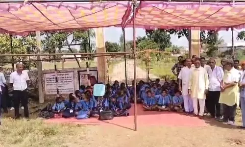 हफ्तेभर बाद खुली स्कूल में फिर लगा ताला, टीचर का अभाव