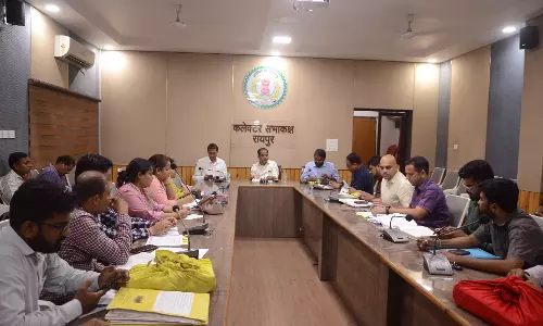 कलेक्टर डाॅ. गौरव सिंह की अध्यक्षता में नियमितिकरण का लिया गया निर्णय कलेक्टर डाॅ. गौरव सिंह की अध्यक्षता में नियमितिकरण का लिया गया निर्णय