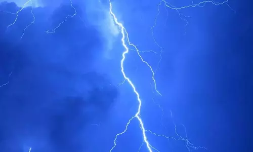 Telangana: बिजली गिरने से मजदूर की मौत, राज्य के कई हिस्सों में बारिश