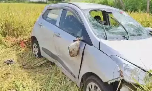 आर्मी जवान और मासूम घायल, कार का टायर फटने से हुआ बड़ा हादसा