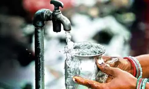 Telangana: गंदे पानी के कारण 25 लोगों के बीमार पड़ने के बाद 3 को निलंबित किया Telangana: गंदे पानी के कारण 25 लोगों के बीमार पड़ने के बाद 3 को निलंबित किया
