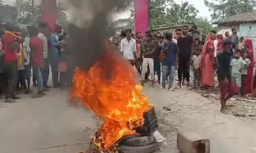 Bihar: मूर्ति विसर्जन के दौरान दो लोगों की हत्या के बाद हिंसक प्रदर्शन Bihar: मूर्ति विसर्जन के दौरान दो लोगों की हत्या के बाद हिंसक प्रदर्शन