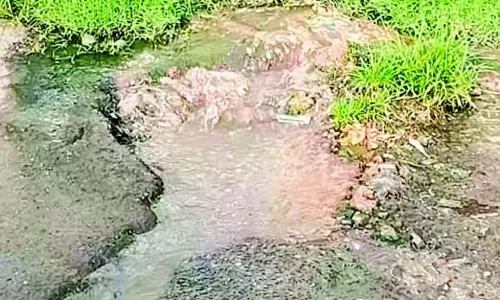 GOA: माडेल में ओवरफ्लो हो रहे सीवेज चैंबरों से फिर बढ़ी बदबू GOA: माडेल में ओवरफ्लो हो रहे सीवेज चैंबरों से फिर बढ़ी बदबू