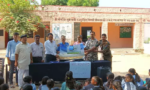 Jalore: वायु सेना की टीम ने विद्यालयों में जाकर वायु सेना में करियर बनाने के संबंध में दी जानकारी Jalore: वायु सेना की टीम ने विद्यालयों में जाकर वायु सेना में करियर बनाने के संबंध में दी जानकारी