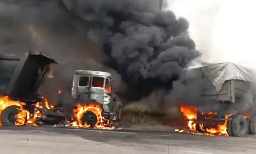 आगजनी की घटना ट्रेलर वाहनों में, दहशत में आ गए थे राहगीर