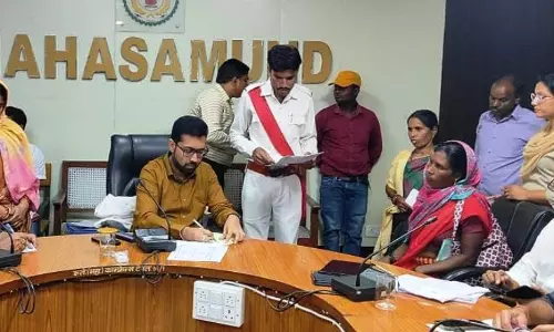 कलेक्टर ने जन चौपाल में संवेदनशीलता पूर्वक सुनी आम जनों की समस्याएं