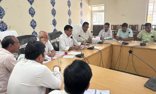 Churu: दुरुस्त रखें आवश्यक सेवाएं, समस्याओं का करें निस्तारण: बिजेंद्र सिंह