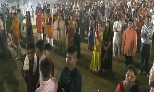Gujarat पुलिस ने अहमदाबाद में अधिकारियों और उनके परिवारों के लिए गरबा नाइट का आयोजन किया Gujarat पुलिस ने अहमदाबाद में अधिकारियों और उनके परिवारों के लिए गरबा नाइट का आयोजन किया