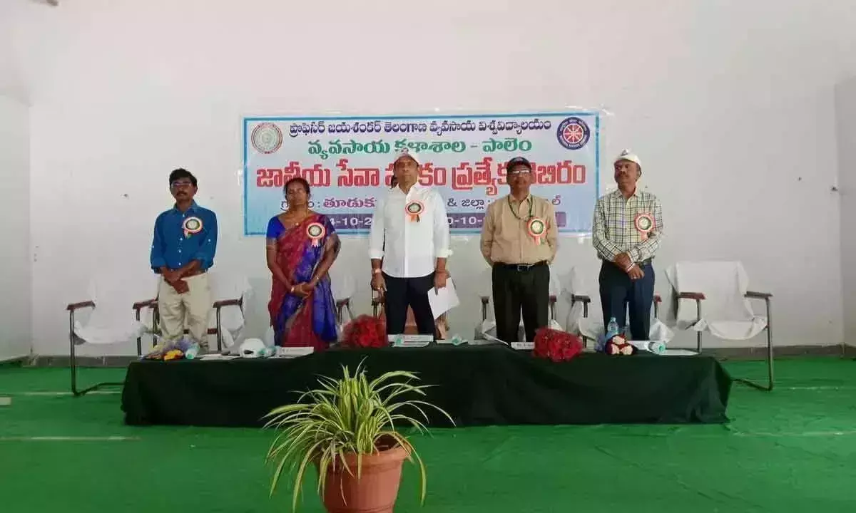 MLA डॉ राजेश रेड्डी ने थूडुकुर्थी गांव में एनएसएस विशेष शिविर का उद्घाटन किया”
