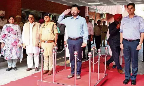 Ludhiana: स्थानीय निकाय मंत्री को शहर के प्रथम दौरे के दौरान गार्ड ऑफ ऑनर दिया गया Ludhiana: स्थानीय निकाय मंत्री को शहर के प्रथम दौरे के दौरान गार्ड ऑफ ऑनर दिया गया
