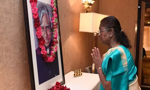 राष्ट्रपति मुर्मू ने पूर्व राष्ट्रपति डॉ. APJ अब्दुल कलाम को उनकी जयंती पर श्रद्धांजलि अर्पित की