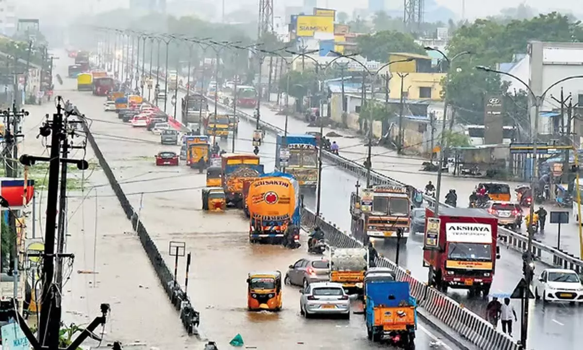 Tamil: भारी बारिश से चेन्नईवासियों की यात्रा प्रभावित