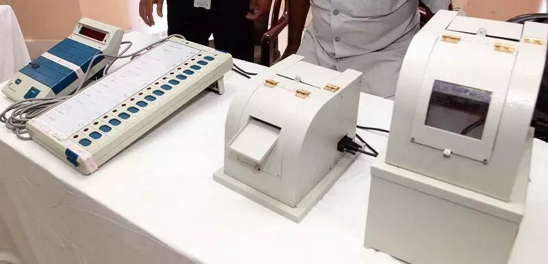 मतदान के लिए EVM और मतपत्रों के विकल्प पर मतदाताओं के विचार विभाजित