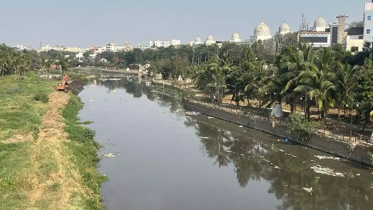 Telangana: नहीं तोड़ा जा सकता.. घरों के आगे स्टे बोर्ड