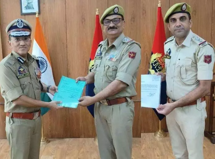 ADGP ने असाधारण जांच प्रयासों के लिए पुलिस अधिकारियों को सम्मानित किया