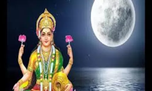 Sharad Purnima Vrat Katha: शरद पूर्णिमा पर पूजा के दौरान पढ़ें ये कथा, बनी रहेगी मां लक्ष्मी की कृपा Sharad Purnima Vrat Katha: शरद पूर्णिमा पर पूजा के दौरान पढ़ें ये कथा, बनी रहेगी मां लक्ष्मी की कृपा