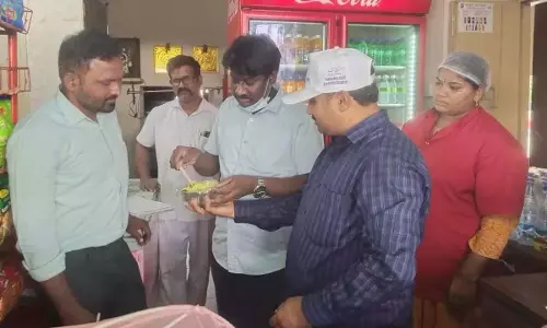 Swachhta Pakhwada: कुरनूल रेलवे स्टेशन पर स्वच्छता कार्यक्रम आयोजित Swachhta Pakhwada: कुरनूल रेलवे स्टेशन पर स्वच्छता कार्यक्रम आयोजित
