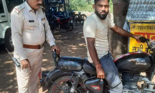 मोडिफाईड सायलेंसर लगाकर चलने वाले वाहन चालकों पर पुलिस सख्त, हुई चलानी कार्रवाई