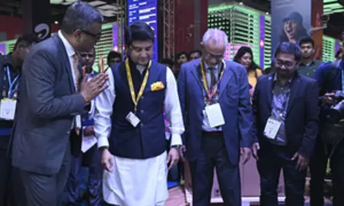 ज्योतिरादित्य सिंधिया ने सेटेलाइट कम्युनिकेशन के जरिए सैनिकों से की बात, रोबोटिक डॉग से भी की मुलाकात