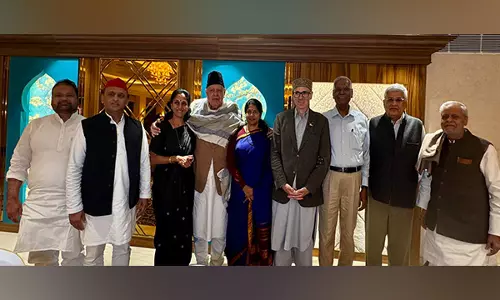 इंडिया ब्लॉक के नेता सीएम पद के लिए मनोनीत Omar Abdullah के शपथ ग्रहण समारोह में शामिल होने श्रीनगर पहुंचे