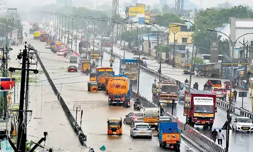 Tamil: भारी बारिश से चेन्नईवासियों की यात्रा प्रभावित Tamil: भारी बारिश से चेन्नईवासियों की यात्रा प्रभावित
