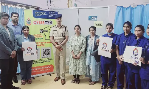 पुलिस ने हॉस्पिटलों में चलाया साइबर अपराधों के प्रति जागरूकता अभियान