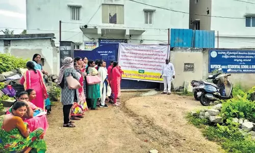 Telangana: सरकार द्वारा भुगतान के बाद मालिकों ने आवासीय विद्यालय भवनों के ताले खोल दिए
