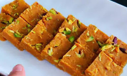बेसन की चक्की : एक बार बनाइये और कई दिनों तक इसका स्वाद चखिये बेसन की चक्की : एक बार बनाइये और कई दिनों तक इसका स्वाद चखिये