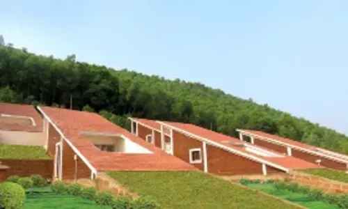 ओडिशा के ग्रामीणों ने मंगलाजोडी प्रकृति शिविर पर ताला लगाया ओडिशा के ग्रामीणों ने मंगलाजोडी प्रकृति शिविर पर ताला लगाया