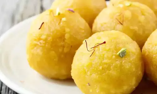 Vakratunda संकष्टी चतुर्थी पर भगवान गणपति को मूंग दाल के लड्डू का भोग लगाए Vakratunda संकष्टी चतुर्थी पर भगवान गणपति को मूंग दाल के लड्डू का भोग लगाए