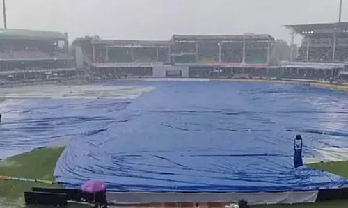 बारिश रुकने के कुछ देर बाद ही खेल शुरू