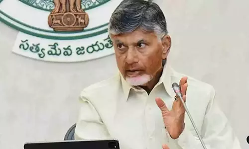 Andhra: चंद्रबाबू ने भारी बारिश के प्रभाव की समीक्षा की Andhra: चंद्रबाबू ने भारी बारिश के प्रभाव की समीक्षा की