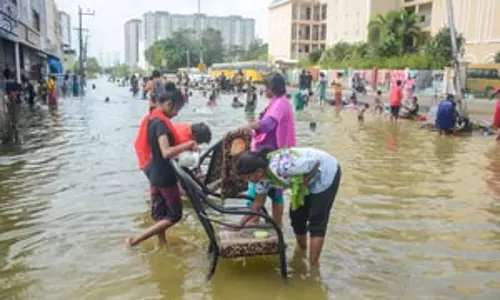 तमिलनाडु: चेन्नई में भारी बारिश जारी, कई इलाकों में पानी भरने से लोग परेशान