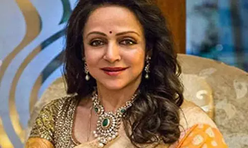 Hema Malini Birthday: उनके जन्मदिन पर उनकी मशहूर फिल्मों की एक झलक Hema Malini Birthday: उनके जन्मदिन पर उनकी मशहूर फिल्मों की एक झलक