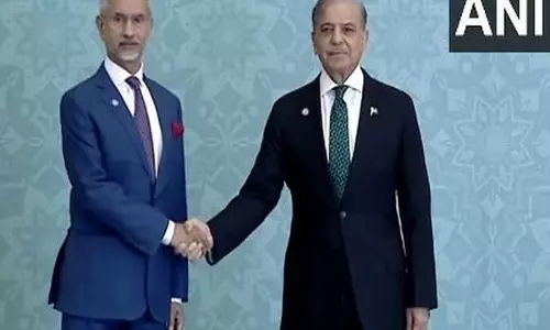 Pakistan PM ने एससीओ शिखर सम्मेलन में जयशंकर का स्वागत किया Pakistan PM ने एससीओ शिखर सम्मेलन में जयशंकर का स्वागत किया