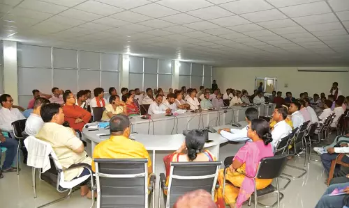 Assam :  बीटीसी सीईएम प्रमोद बोरो ने चिरांग जिले में बूथ स्तर के नेताओं के साथ बैठक की