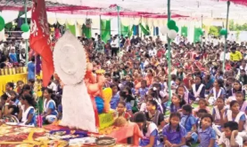 Odisha: सुरवी बाल महोत्सव सुंदरगढ़ में युवा प्रतिभाओं को सशक्त बनाता