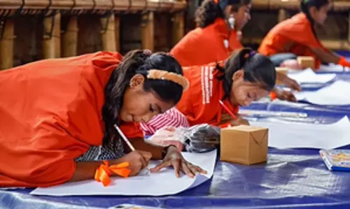 दुनिया भर में 2 बिलियन महिलाओं और लड़कियों को सामाजिक सुरक्षा नहीं मिल पा रही है: UN report