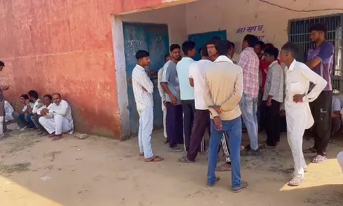 Haryana : डीएपी की कमी सिरसा बिक्री केंद्र से खाली हाथ लौटे किसान