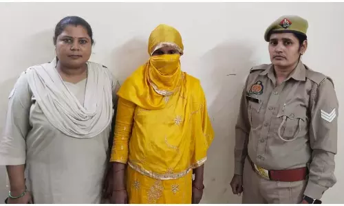 घिनौनेपन की हद! नौकरानी ने यूरिन से आटा गूंथकर रोटी बनाई, मेड ने किया ये खुलासा घिनौनेपन की हद! नौकरानी ने यूरिन से आटा गूंथकर रोटी बनाई, मेड ने किया ये खुलासा