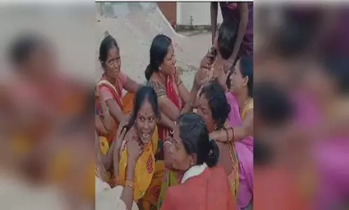 प्रसव के दौरान मां और उसके नवजात बच्चे की मौत, रिश्तेदारों ने किया चौंकाने वाला दावा प्रसव के दौरान मां और उसके नवजात बच्चे की मौत, रिश्तेदारों ने किया चौंकाने वाला दावा