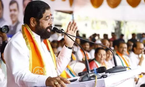 भले ही वे प्यारी बहन योजना को आगे बढ़ाने की कोशिश करें: CM एकनाथ शिंदे भले ही वे प्यारी बहन योजना को आगे बढ़ाने की कोशिश करें: CM एकनाथ शिंदे