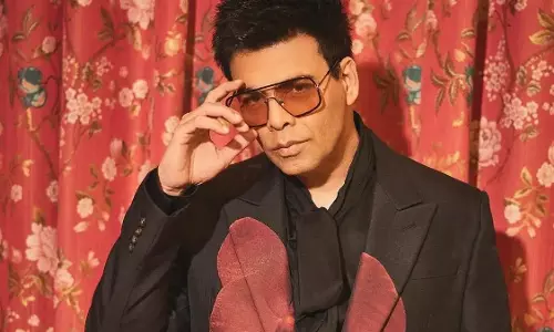 क्या करण जौहर ने इशारों में कहा बेवकूफ क्या करण जौहर ने इशारों में कहा बेवकूफ