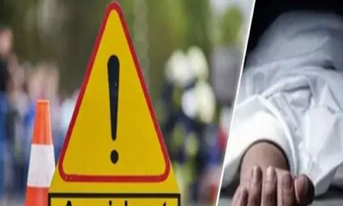 Chaibasa: हाइवा से बाइक टकराई, पति की मौत पत्नी गंभीर Chaibasa: हाइवा से बाइक टकराई, पति की मौत पत्नी गंभीर