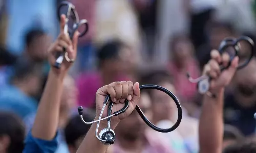 हैदराबाद के डॉक्टरों ने RG कर मामले में न्याय की मांग को लेकर अनशन किया हैदराबाद के डॉक्टरों ने RG कर मामले में न्याय की मांग को लेकर अनशन किया