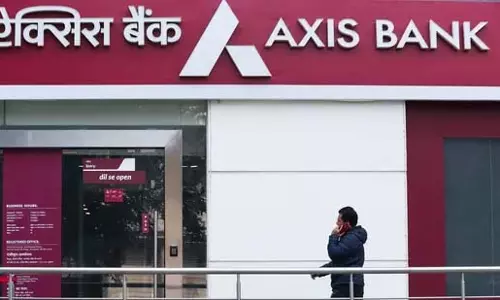 Axis Bank का शेयर -0.25% नीचे