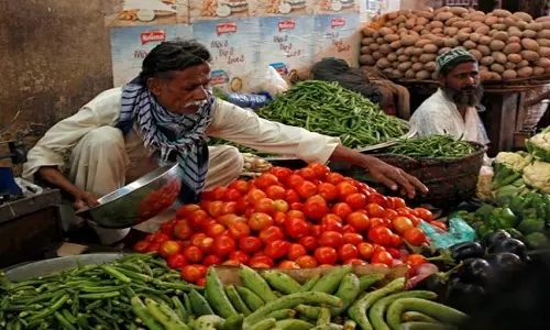 Odisha में सब्जियों की बढ़ती कीमतें आम आदमी की जेब पर भारी पड़ रही, और बढ़ने की संभावना