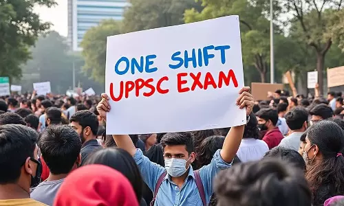 अभ्यर्थियों ने एक दिवसीय UPPSC परीक्षा के लिए किया विरोध प्रदर्शन अभ्यर्थियों ने एक दिवसीय UPPSC परीक्षा के लिए किया विरोध प्रदर्शन