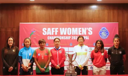 भारत-पाकिस्तान के बीच रोमांचक मुकाबला, महिला टीम ने SAFF अभियान की शुरुआत की भारत-पाकिस्तान के बीच रोमांचक मुकाबला, महिला टीम ने SAFF अभियान की शुरुआत की